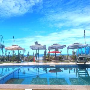 Bazén v ubytování Hotel OLIMP SHEKVETILI nebo v jeho okolí