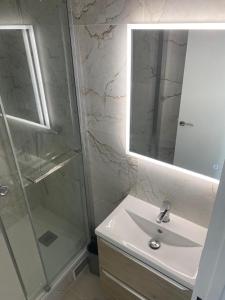 Ένα μπάνιο στο Appartement les Remylis +10 φωτογραφίες