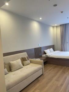a living room with a couch and a bed at Home Stay ICON40 Hạ Long Khách sạn cao cấp in Ha Long