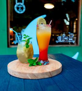 a couple of drinks on a wooden cutting board at Hotel Bom Amigo in Inhambane