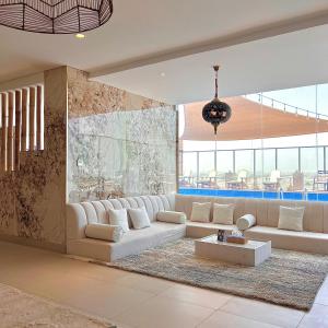 Boulevard Hotel Oman的休息区