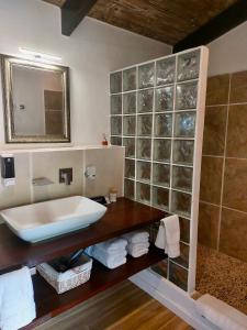 Ванная комната в Marigot Palms Luxury Caribbean Apartment Suites