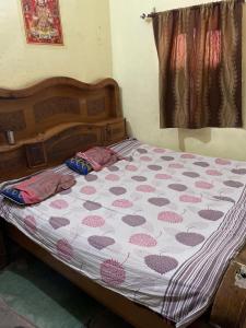 Ένα ή περισσότερα κρεβάτια σε δωμάτιο στο pawan homestay
