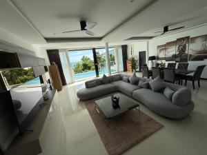 Sunset Paradise Villa的休息区