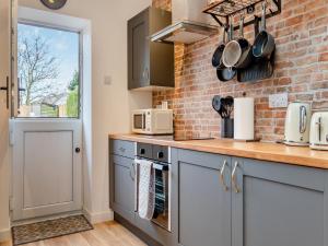 Kuchyň nebo kuchyňský kout v ubytování Sandpiper Cottage