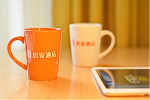 Příslušenství pro přípravu čaje a kávy v ubytování Home Inn Yinchuan Drum Tower Pedestrain Street