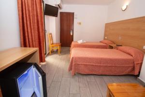 Katil atau katil-katil dalam bilik di Hostal Montaña +2 gambar