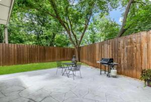 Zahrada ubytování 2bd 1bth place in Arlington Centrally located in DFW and conveniently located near Cowboy's Stadium
