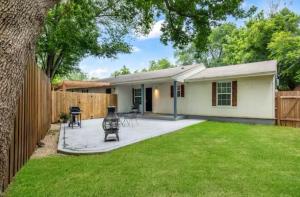Zahrada ubytování 2bd 1bth place in Arlington Centrally located in DFW and conveniently located near Cowboy's Stadium