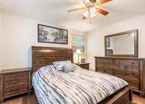 Postel nebo postele na pokoji v ubytování 2bd 1bth place in Arlington Centrally located in DFW and conveniently located near Cowboy's Stadium