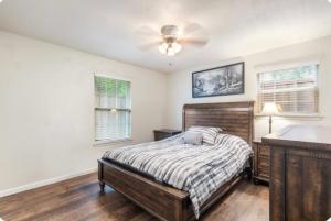 Postel nebo postele na pokoji v ubytování 2bd 1bth place in Arlington Centrally located in DFW and conveniently located near Cowboy's Stadium