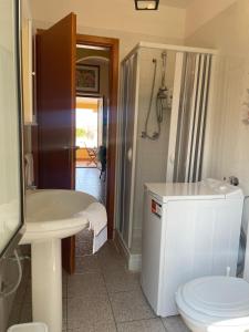 a bathroom with a toilet and a sink and a tub at Villetta Parodi in Granelli