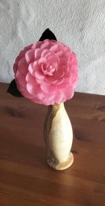 a pink flower in a vase on a table at "La Maison de Poupée" Gîte cosy Monts d'Arrée proche Huelgoat Bretagne in Berrien +14 photos