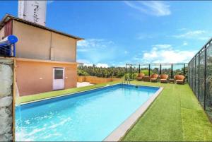 a large swimming pool on the side of a building at Resort de alcazar in Calangute