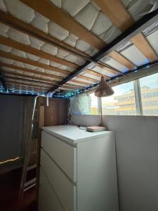 Φωτογραφία από το άλμπουμ του Quarto sob medida SOLTEIROS στην Costa da Caparica