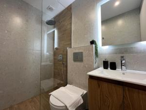 Ένα μπάνιο στο A2 Tsimiski