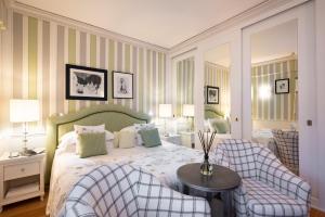 Кровать или кровати в номере Cala del Porto Punta Ala - Preferred Hotels