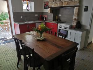 Η κουζίνα ή μικρή κουζίνα στο La maison de Karine