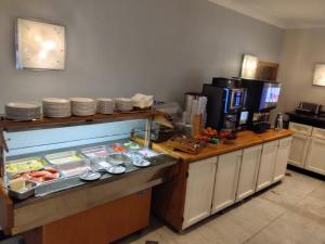 Kuchyň nebo kuchyňský kout v ubytování Allegro Hotel