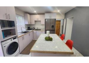 Kuchyň nebo kuchyňský kout v ubytování Destiny Suites + 2 fotografie