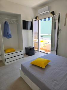 a bedroom with a large bed with a yellow pillow at B&B Casa Cappuccini in Tricase