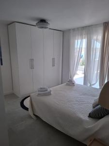 Postel nebo postele na pokoji v ubytování Beach House Valerija