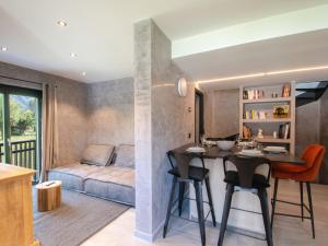 Posedenie v ubytovaní Demi-chalet cosy avec terrasses, WiFi et parking à Chamonix - FR-1-343-228