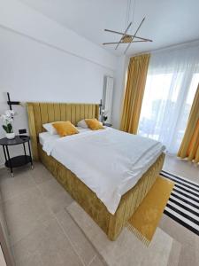 Giường trong phòng chung tại Alezzi Odyssey Mamaia Nord I - Parcare Inclusa