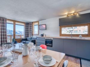 a kitchen and dining room with a table and chairs at Val Thorens : Appart moderne 6 pers, accès pistes, parking, WIFI - FR-1-640-78 in Val Thorens