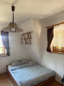 a bedroom with a bed in a room at Dom Letniskowy Sądecczyzna in Olszanka