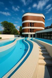 Bazén v ubytování Apartament Baltic Waves Resort Międzyzdroje nebo v jeho okolí