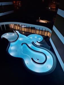 Bazén v ubytování Apartament Baltic Waves Resort Międzyzdroje nebo v jeho okolí