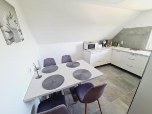 Η κουζίνα ή μικρή κουζίνα στο TABÁN Apartman