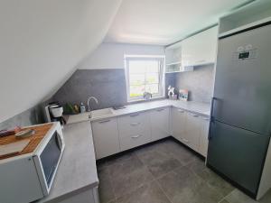 Η κουζίνα ή μικρή κουζίνα στο TABÁN Apartman