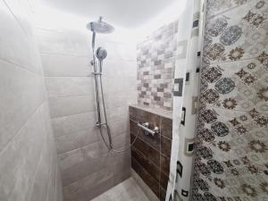 Ένα μπάνιο στο TABÁN Apartman