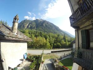 a view of a mountain from a balcony of a building at Appartamento Pré-Saint-Didier, terme in Pré-Saint-Didier