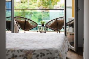 a room with a table and chairs on a balcony at Apartment Abora Garden with terrace, pool, extensive gardens and free parking in Las Palmas de Gran Canaria +35 photos