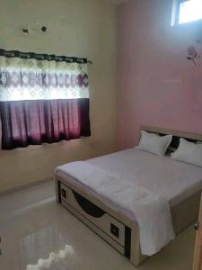 Ένα ή περισσότερα κρεβάτια σε δωμάτιο στο Stay House