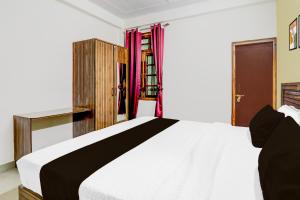 Postel nebo postele na pokoji v ubytování Hotel O Lotus Stay Inn + 21 fotografií