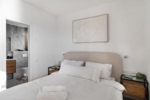 Postel nebo postele na pokoji v ubytování דירת חוף נתניה