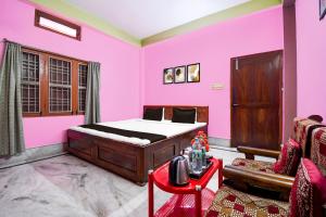 Ένα ή περισσότερα κρεβάτια σε δωμάτιο στο Hotel O Shiv Shakti Homestay