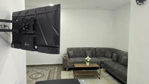 a living room with a couch and a flat screen tv at Le beau Mazagran in Mostaganem