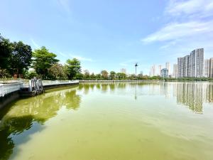 公寓附近河川的景觀