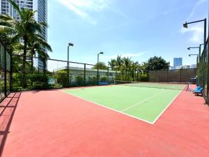Great Studio Apt Near Marriott Hotel And Vincom Mall或附近的網球場和／或壁球場