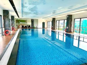 Great Studio Apt Near Marriott Hotel And Vincom Mall游泳池或附近泳池