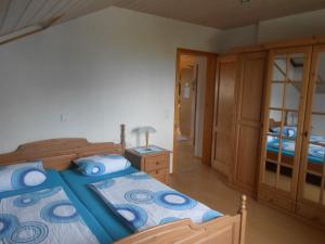 Rúm í herbergi á Ferienwohnung Jutta