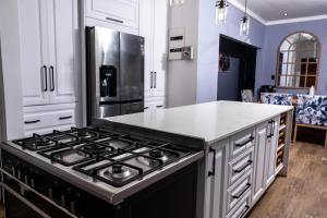 Η κουζίνα ή μικρή κουζίνα στο Bendor Escape - Peace Privacy Power