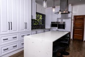 Η κουζίνα ή μικρή κουζίνα στο Bendor Escape - Peace Privacy Power +22 φωτογραφίες