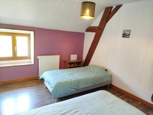 a bedroom with two twin beds and a ladder at Le Clos du Château in Rully