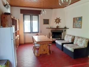 a living room with a table and a couch at Casa Altobelli in Borgo San Pietro